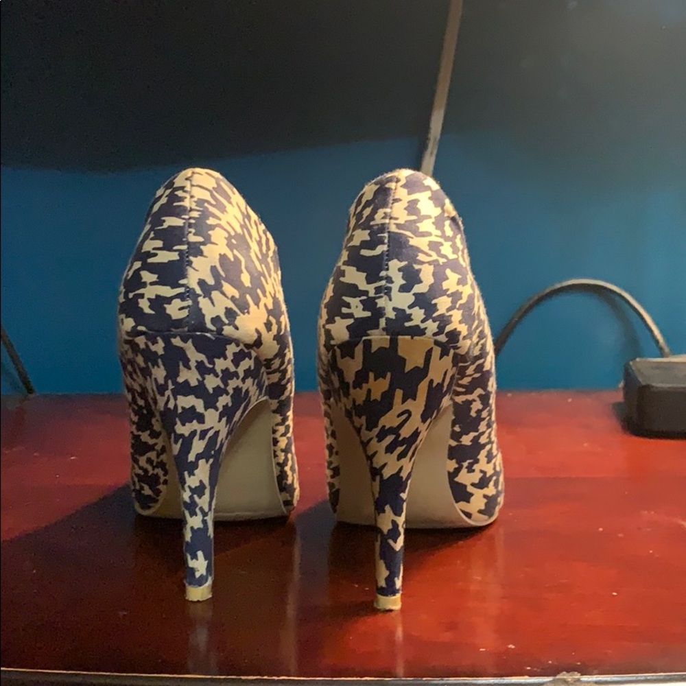 Heels - Picture 3 of 4